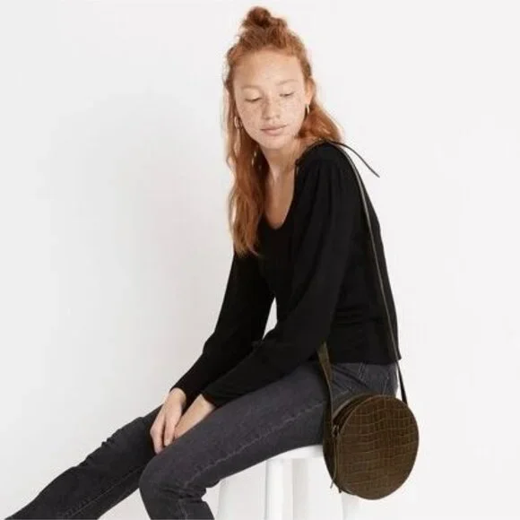 Madewell The Simple Circle Crossbody Croc Embossed Leather Edition in Asparagus - Picture 2 of 10